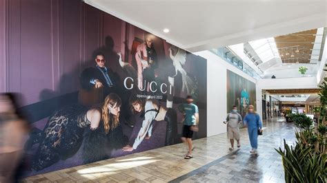 gucci store roseville il